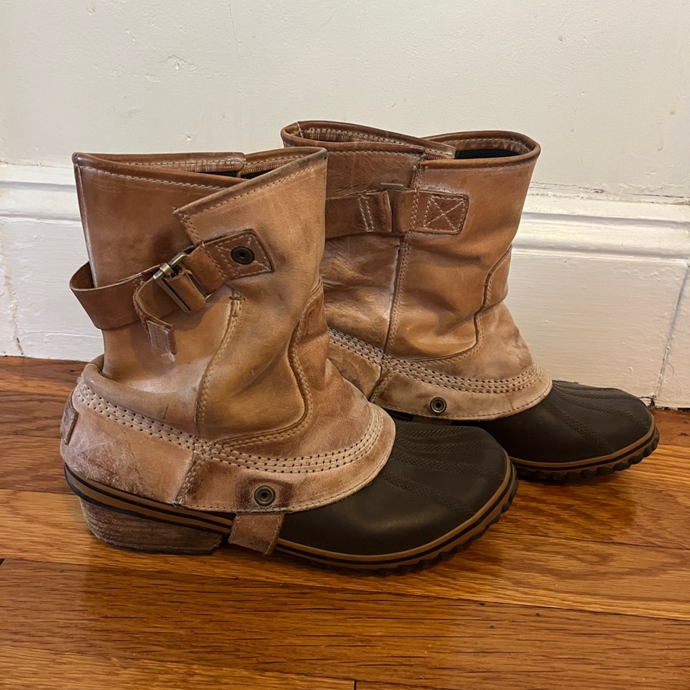 Tan Sorel boots